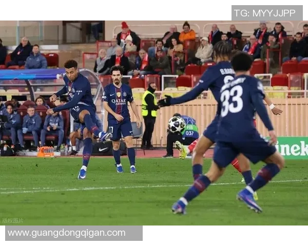 欧冠激战尤文图斯险胜里昂红牌事件引发全场热议与争议